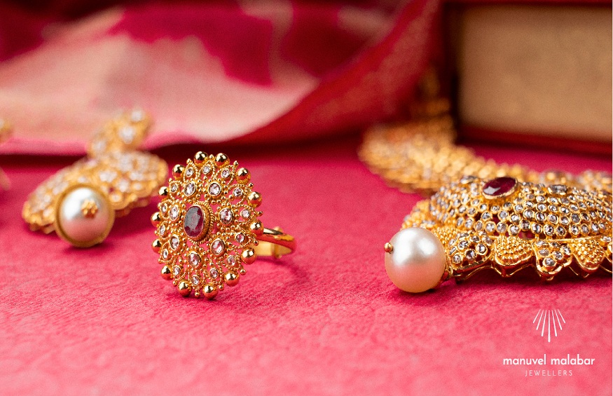 How does traditional jewellery make your event much special?