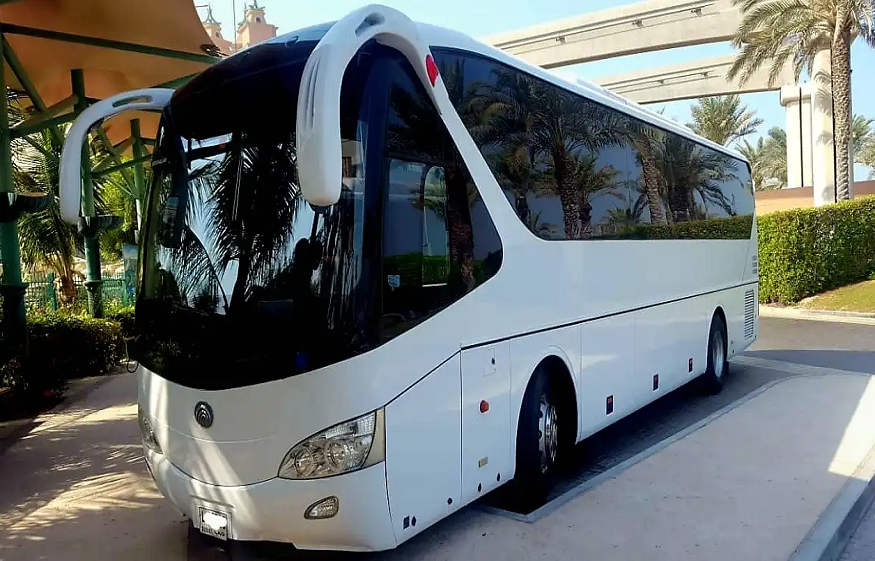 Luxe Commutes: Luxury Bus Rentals for Daily Travel