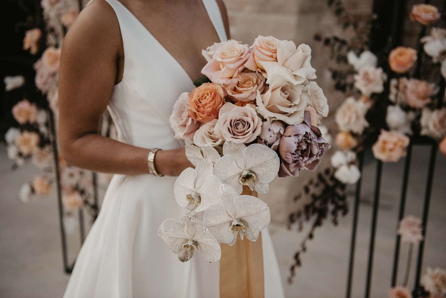 How to Incorporate Seasonal Blooms into Your Wedding Flower Design